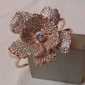 Elegant Rose Gold Flower Bracelet